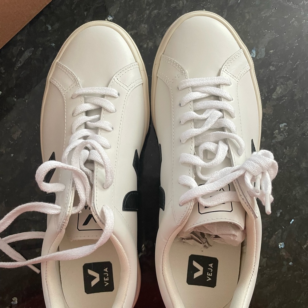 VEJA Esplar Logo Leather athletic shoes